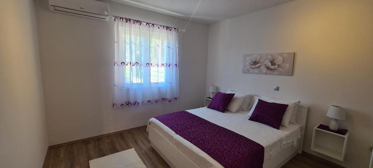 Apartments Helena Иван-Долац Экстерьер фото